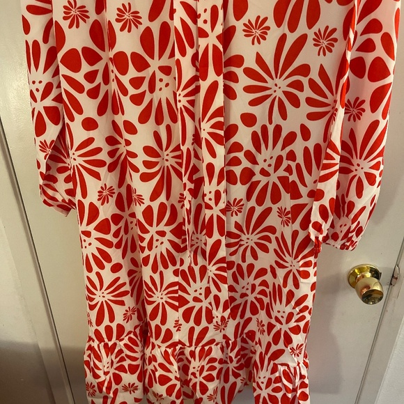 Plus size red and white floral dress with belt size 3xl - Picture 2 of 7